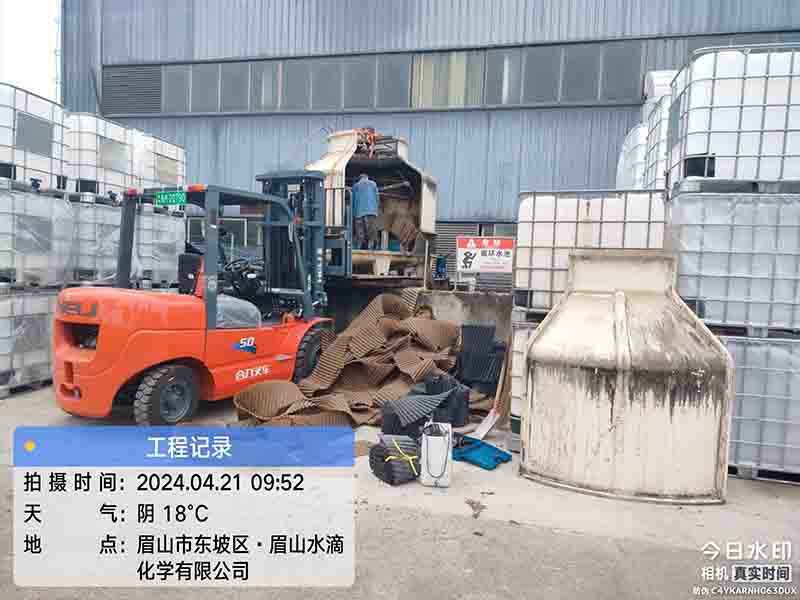 眉山冷却塔,眉山150T圆形冷却塔填料更换维修现场: