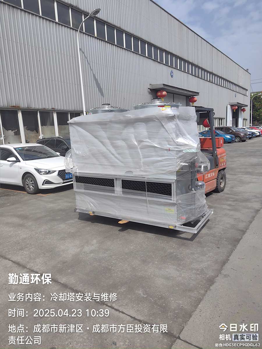 成都新津闭式冷却塔送货现场-业主单位成都xx光学器材有限公司